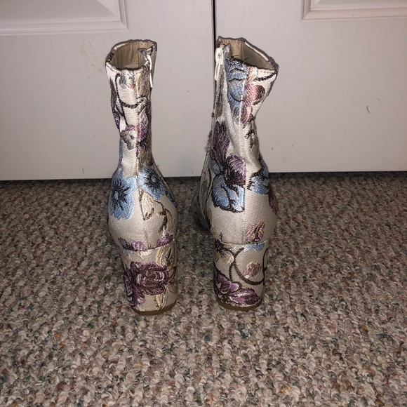 Flowered booties - Picture 2 of 5